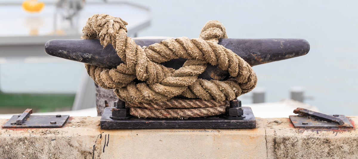 Rope tighted to the Dock Close-up